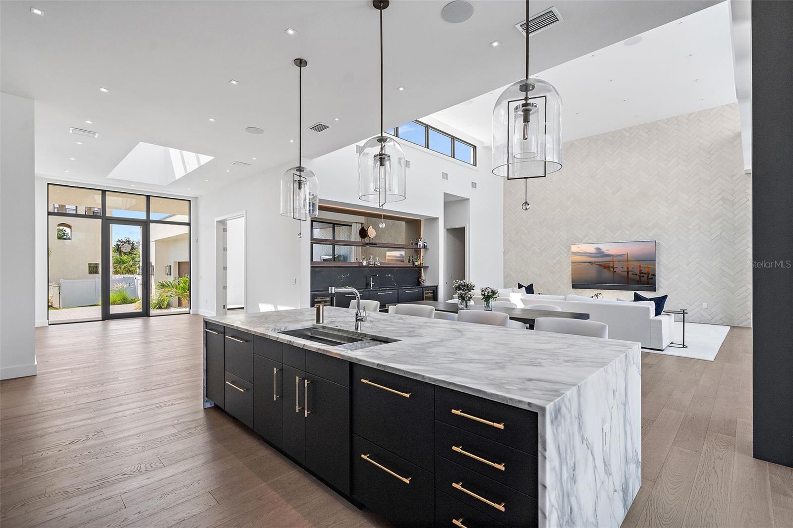 Island wrapped in Calacatta Borghini Marble.