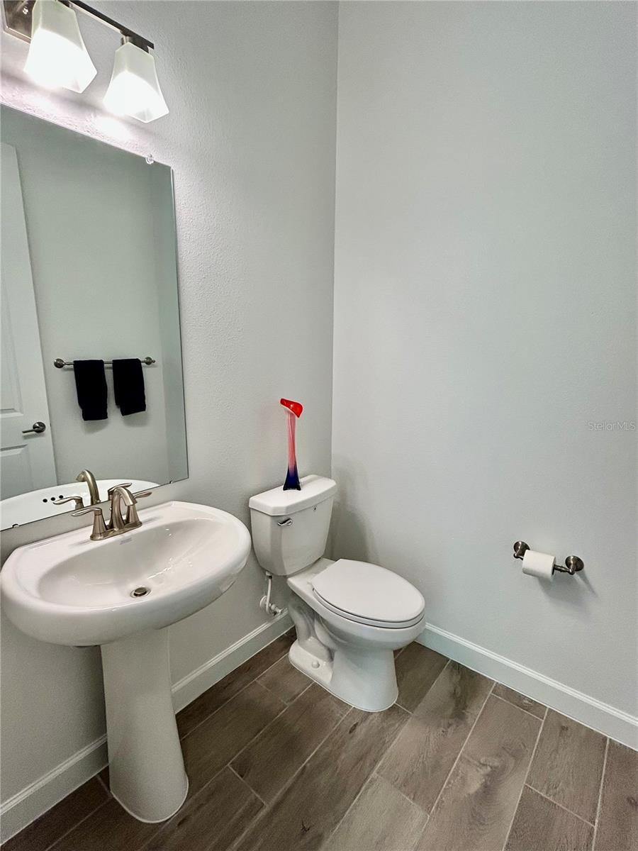 2nd 1/2 Bathroom