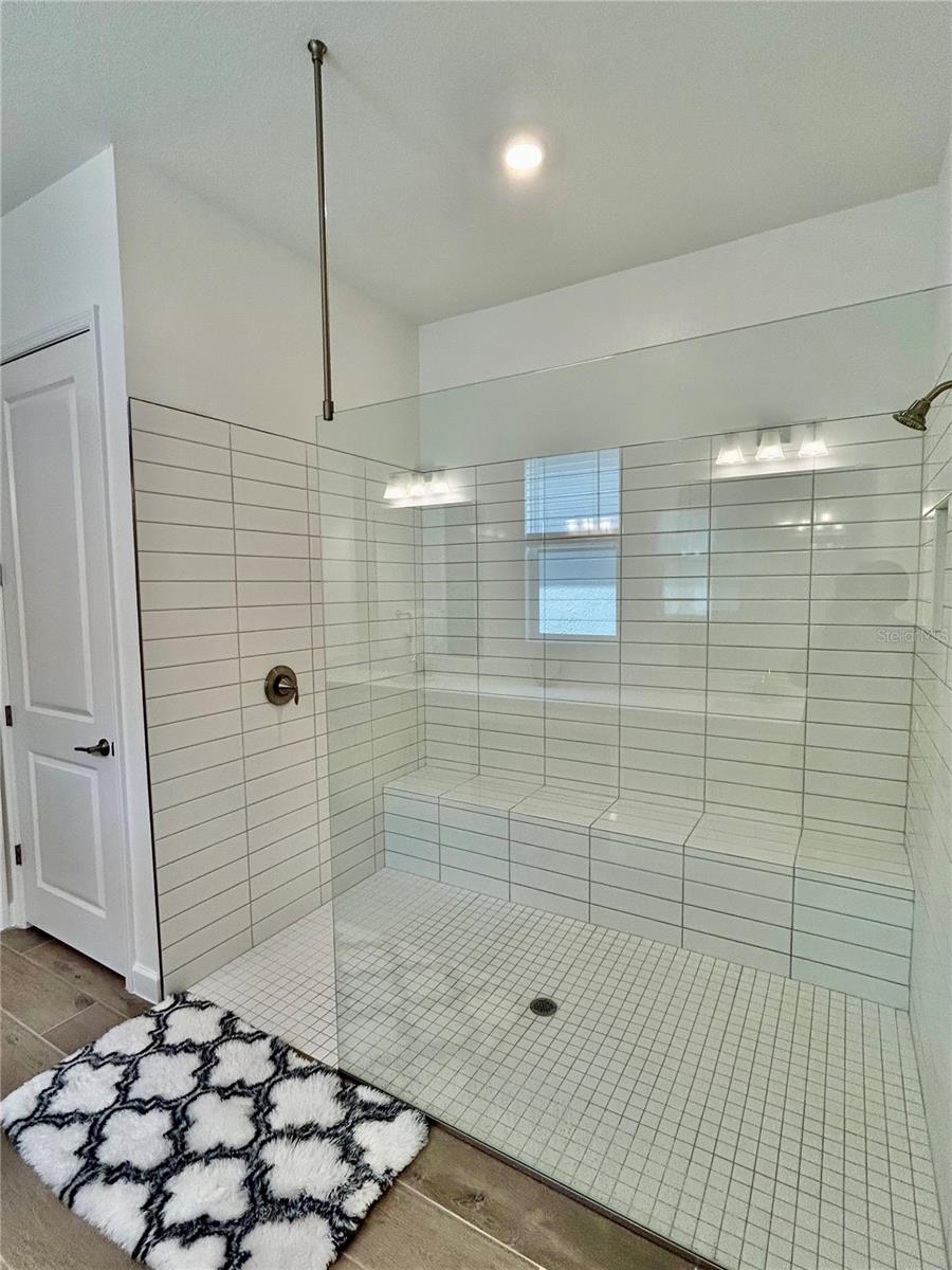 Extra Large Shower w/Wide Shower Bench & Tile Walls