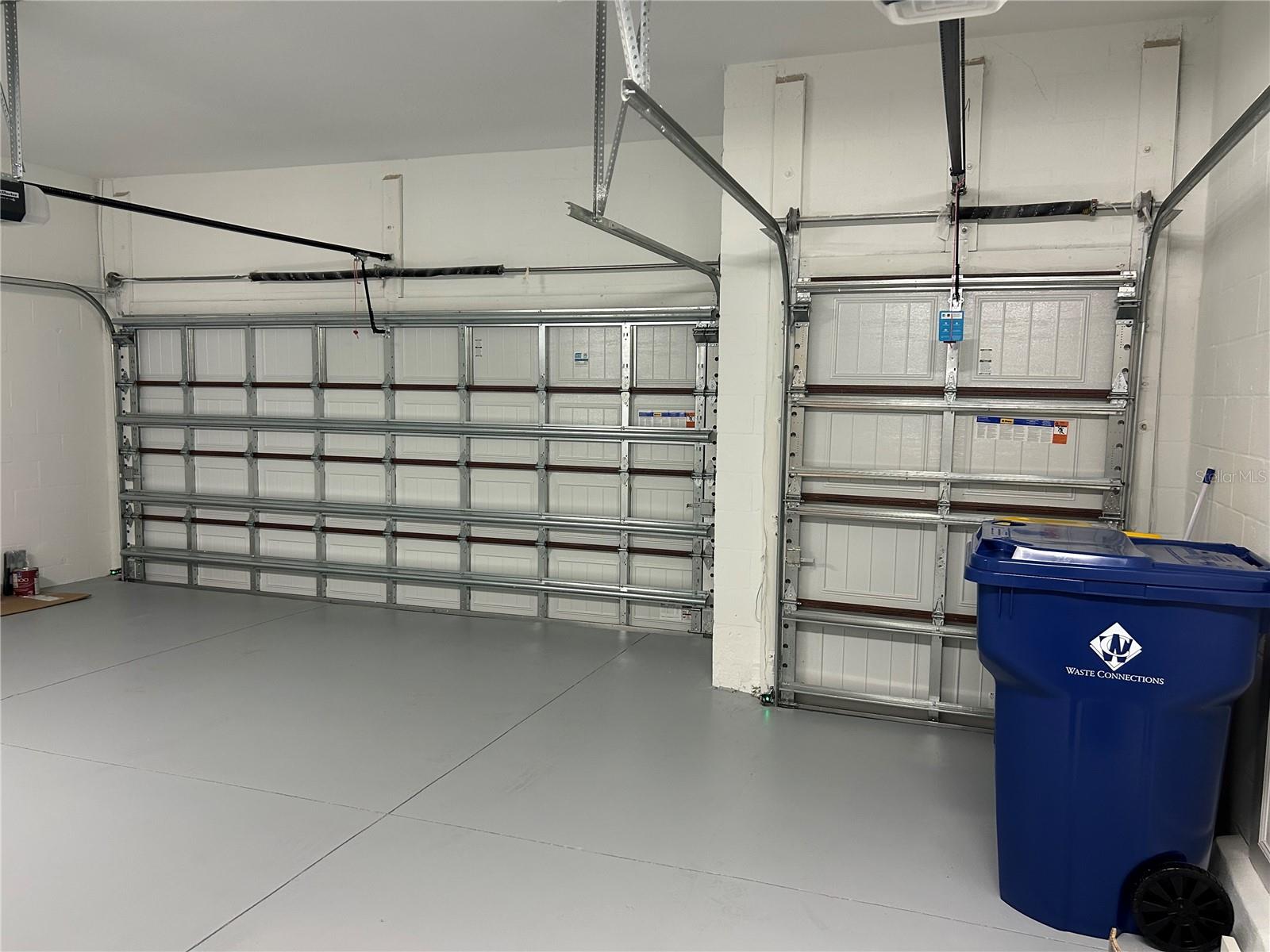Garage w/Golf Cart Area