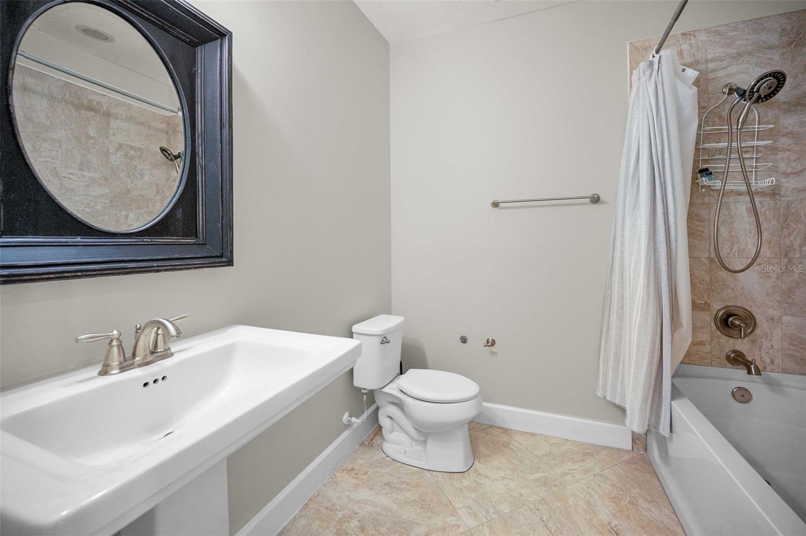 Upper level Full Bathroom