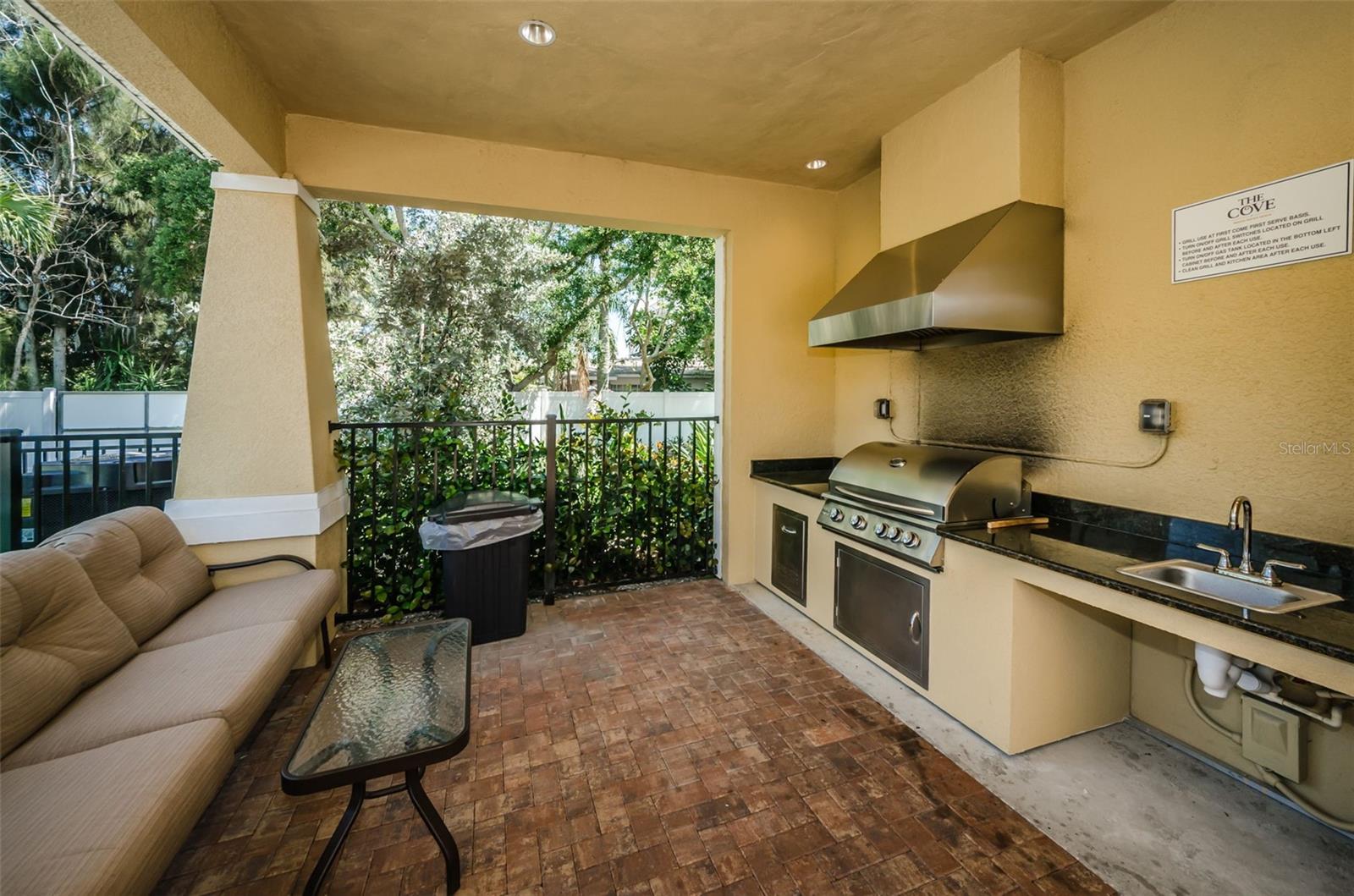 Community Kitchen & Lanai