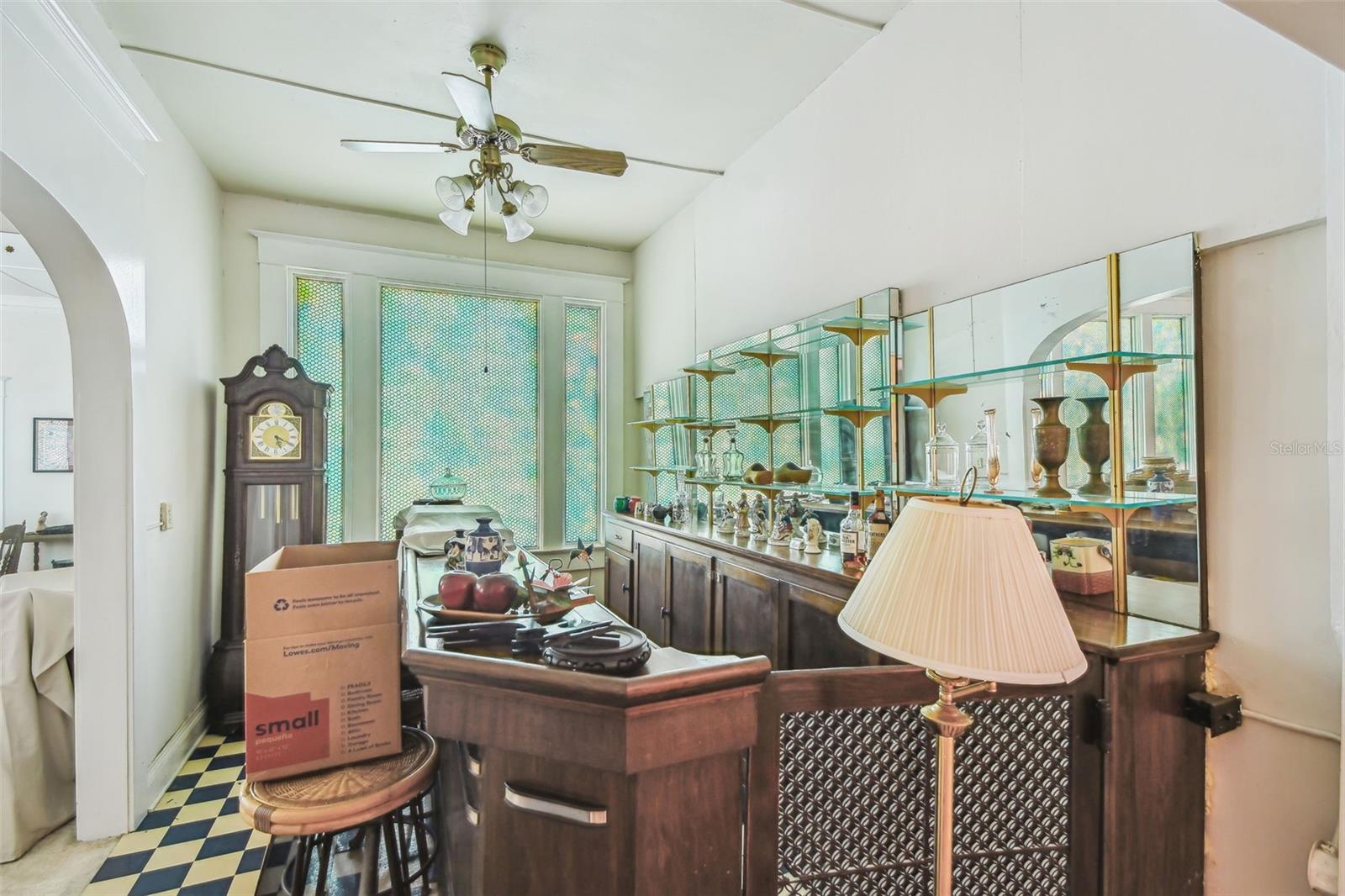 Bar room between kitchen & dining rooms