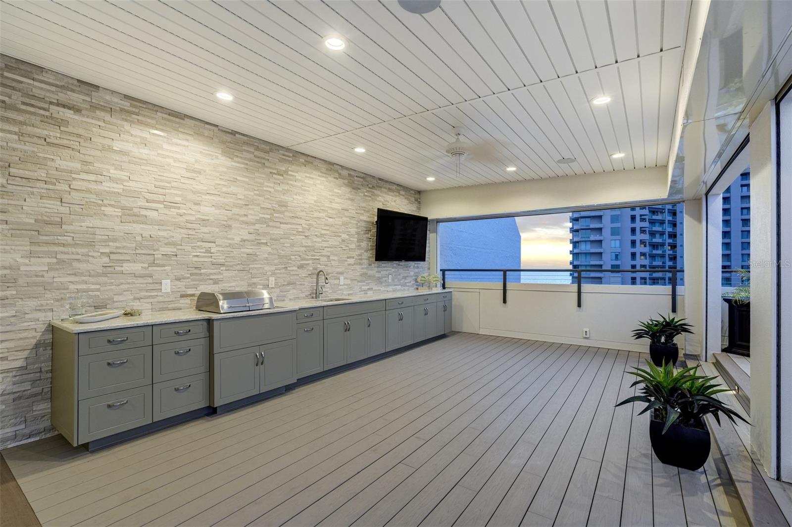 Outdoor covered Kitchen
