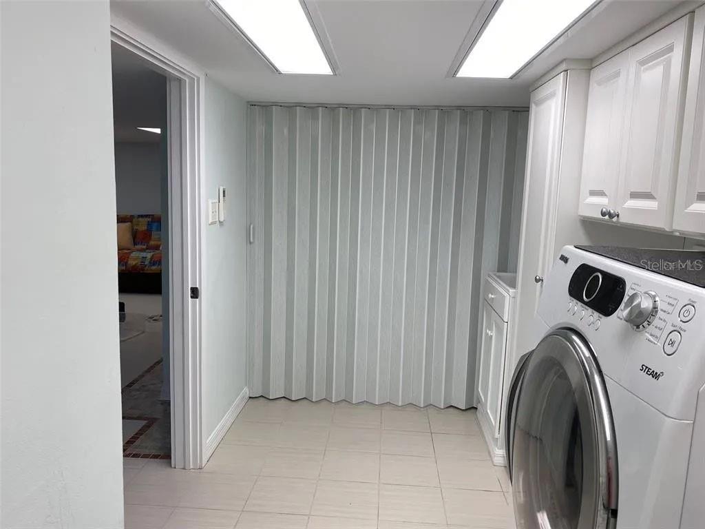 Basement - Indoor laundry
