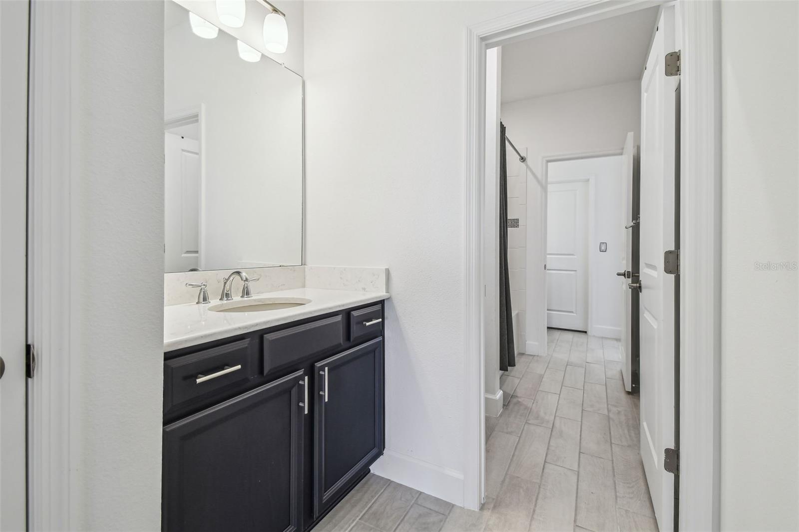 jack and jill bathroom