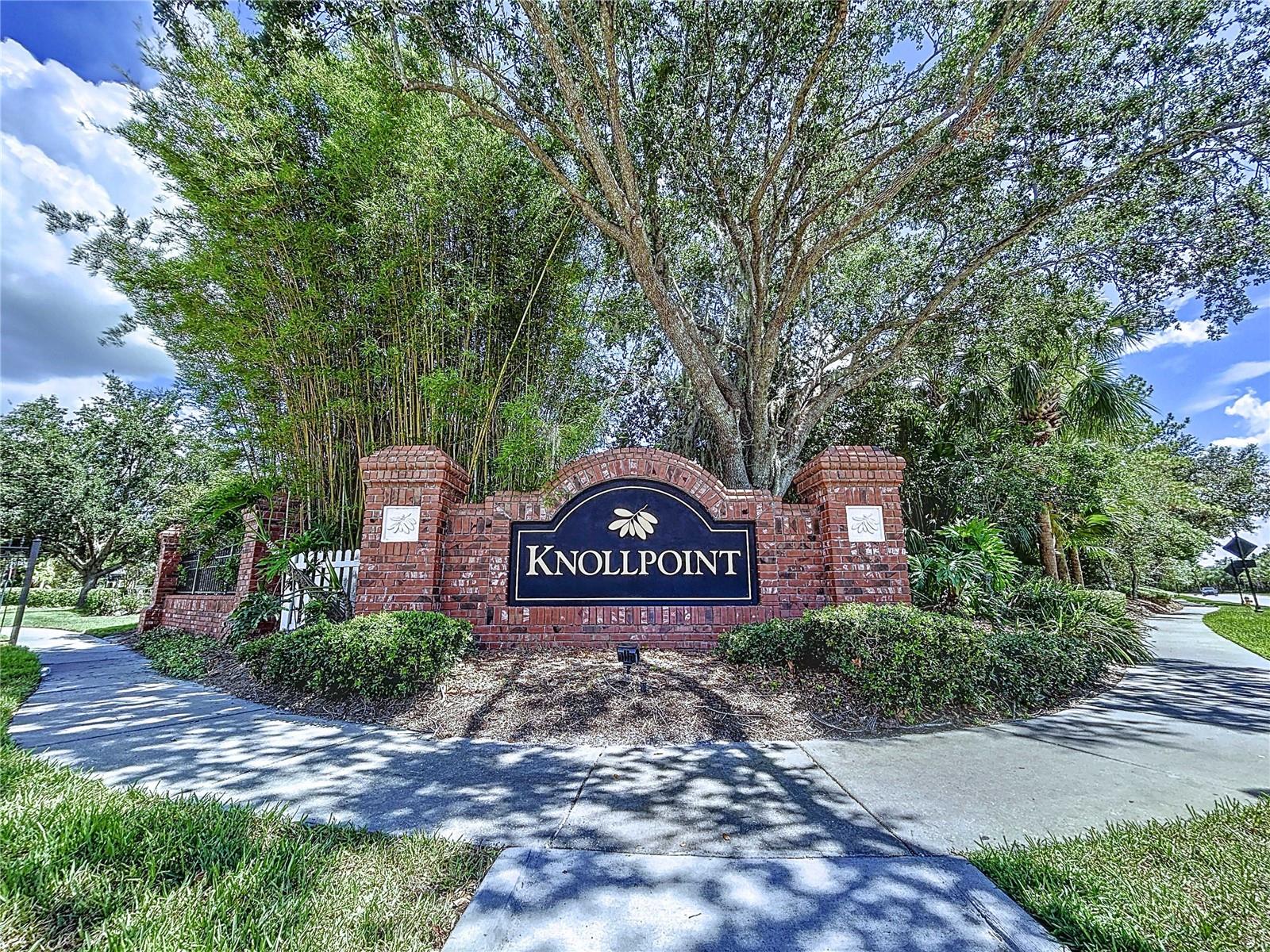 Knollpoint entrance sign