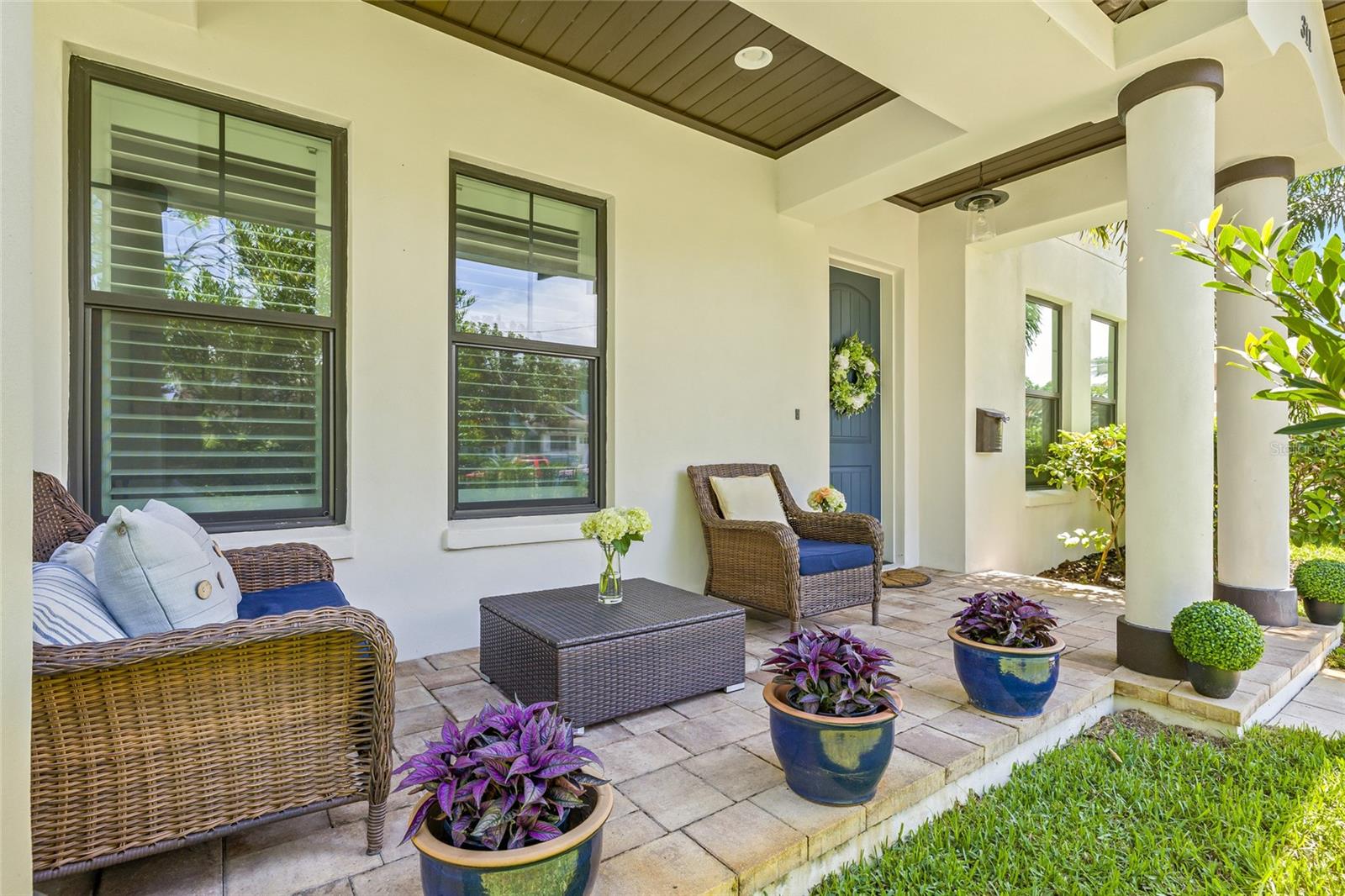 Sweet front porch, perfect for those famous neighborhood porch parties!