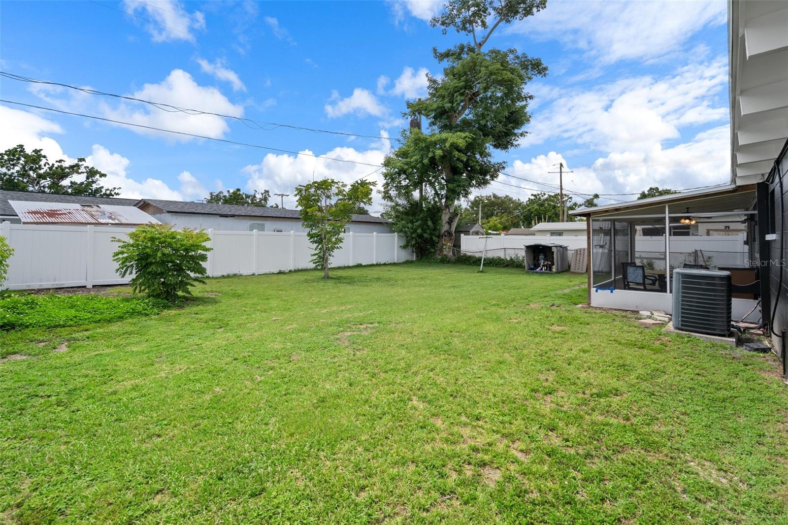 view showing size of back yard