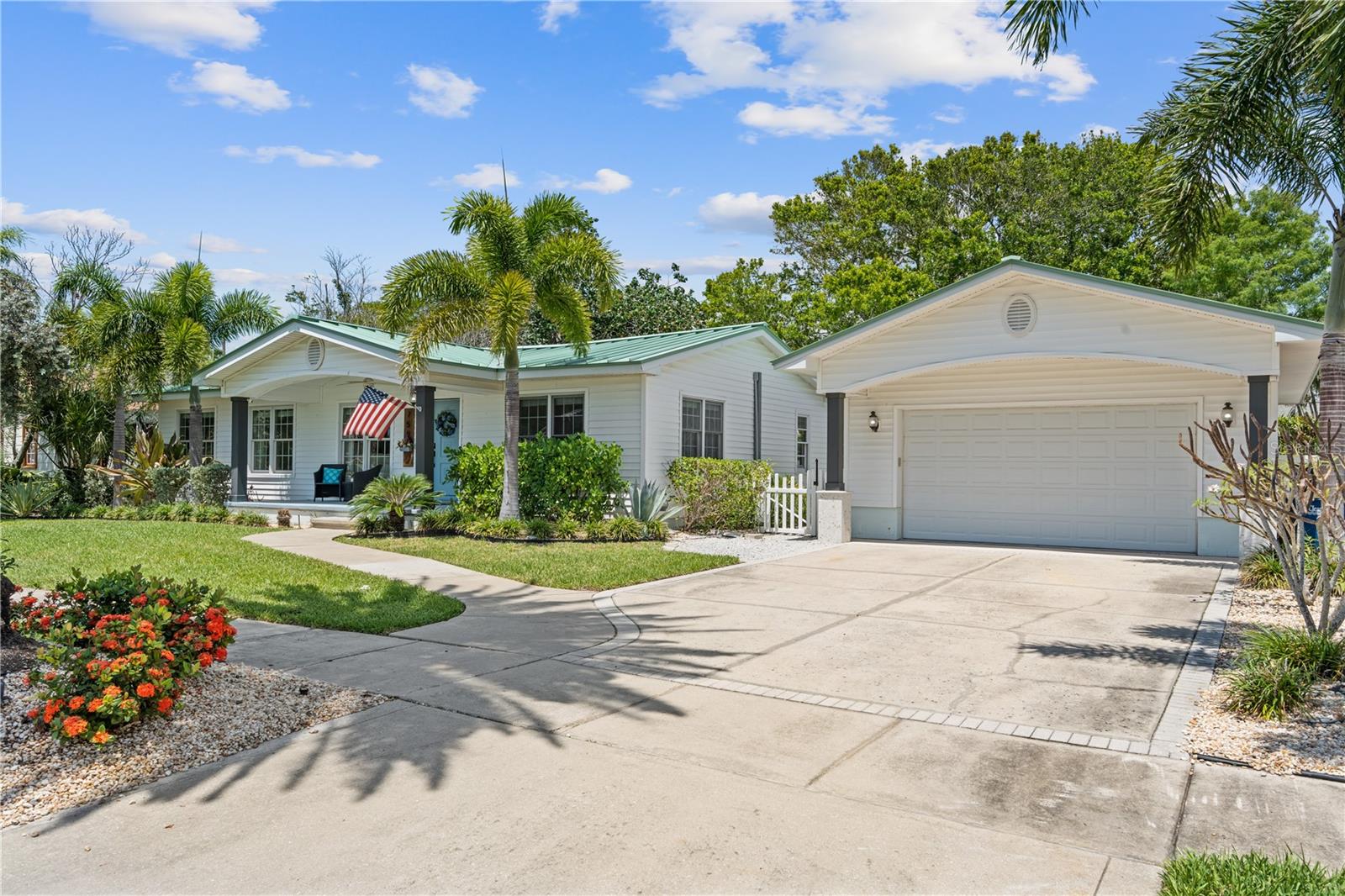Welcome home to this newly updated North Beach Clearwater home just 1 block from the beautiful Clearwater Intracoastal