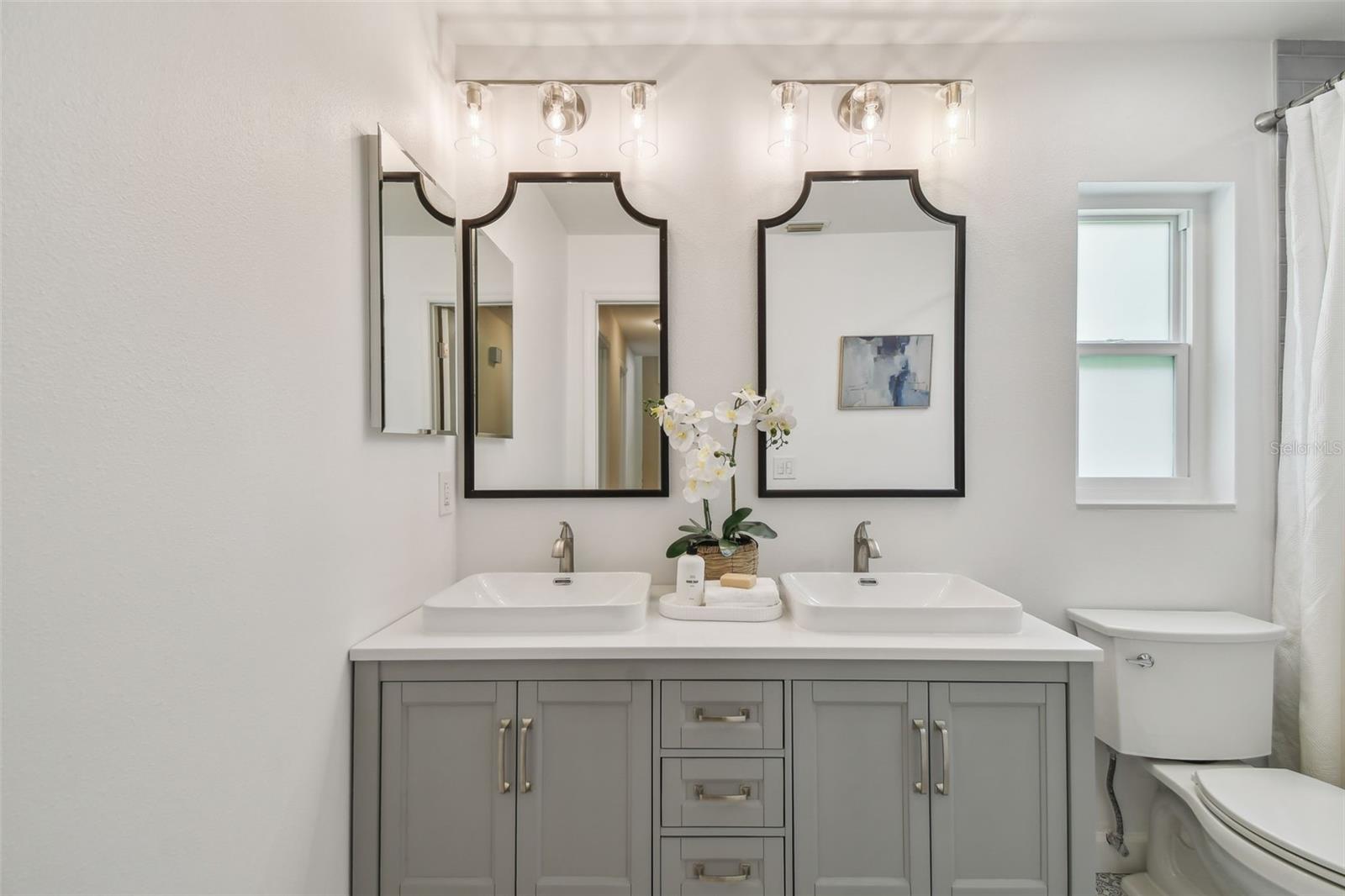Hall Full Bathroom
