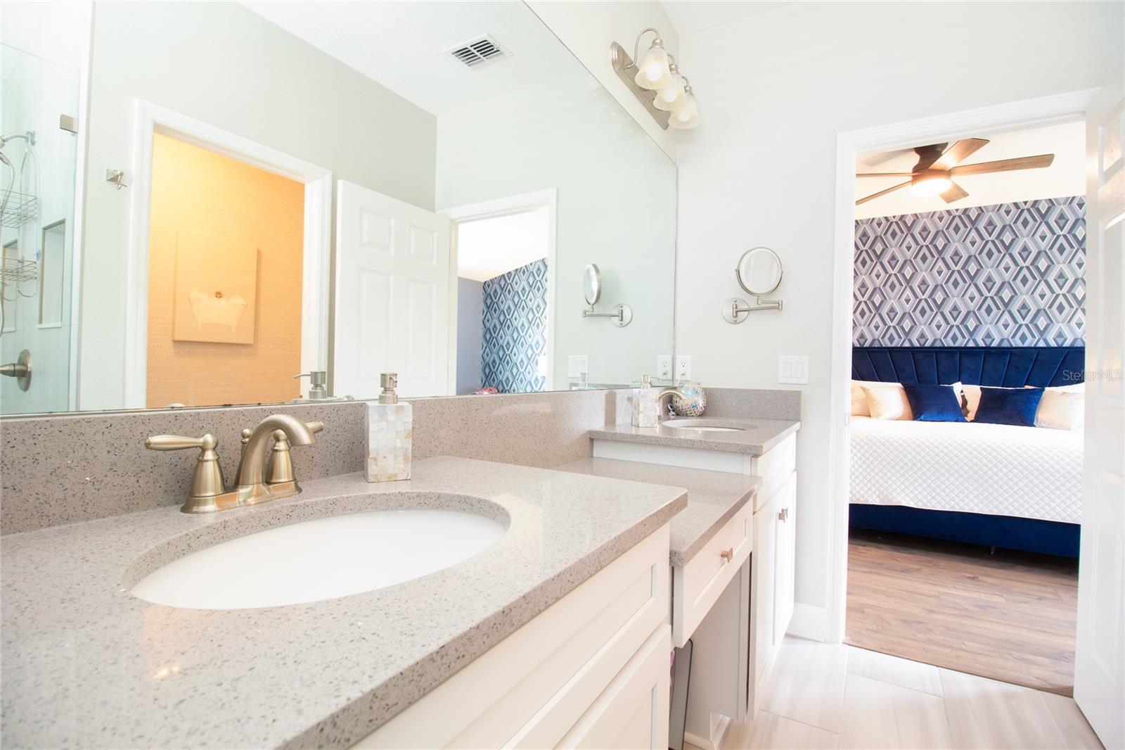 Ensuite w/ Quartz Counters