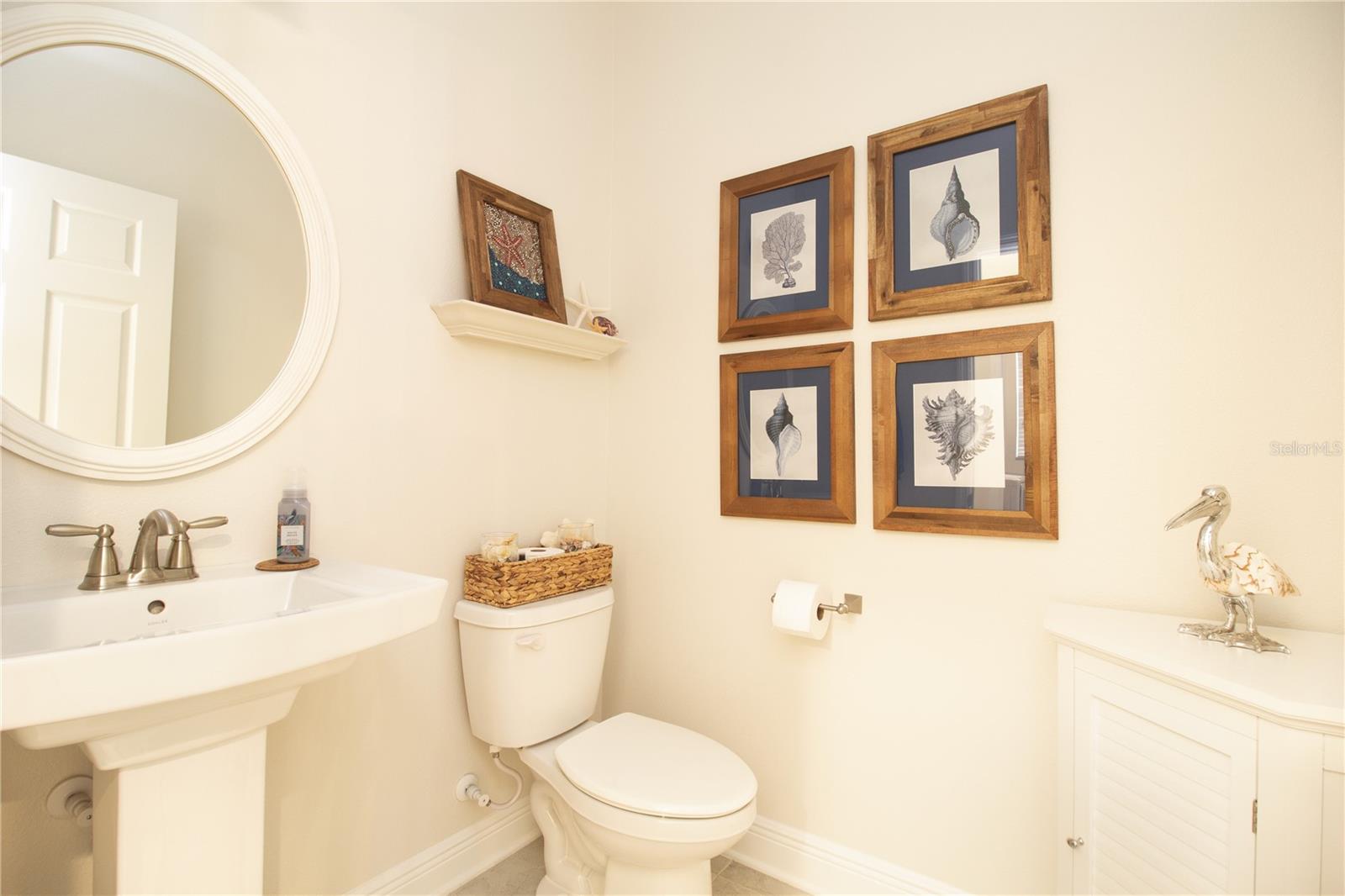 Guest 1/2 Bath