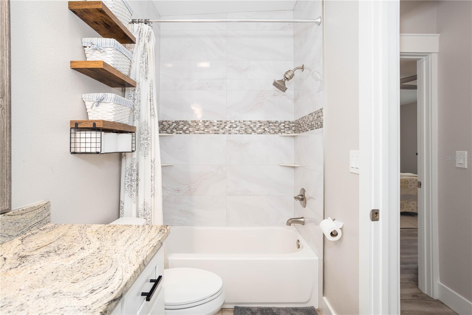 Shower/Tub Combo!
