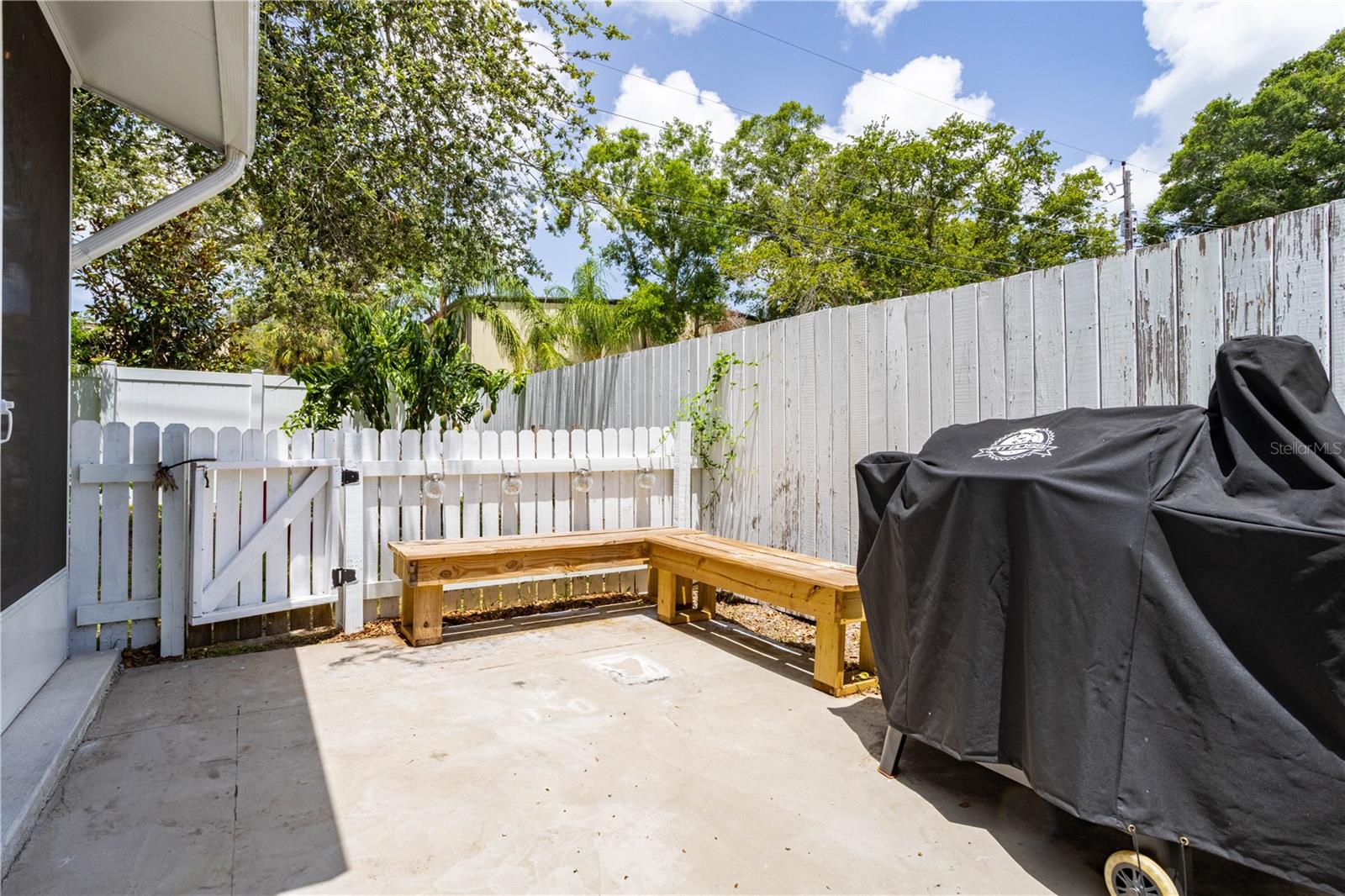 Side Yard with Space for Grilling!