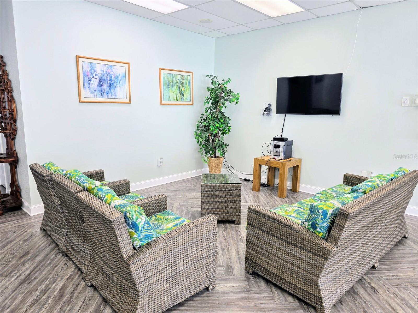 CLUBHOUSE INTERIOR 3