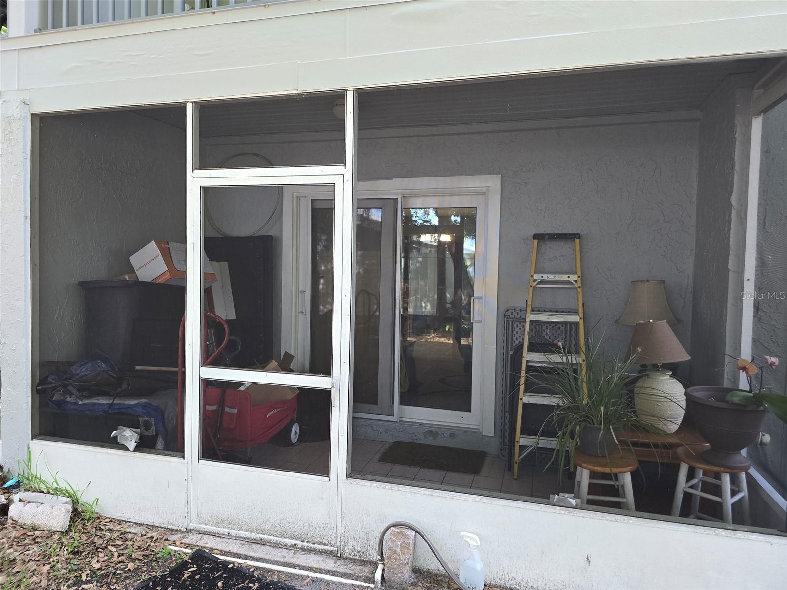 UNIT SCREENED LANAI