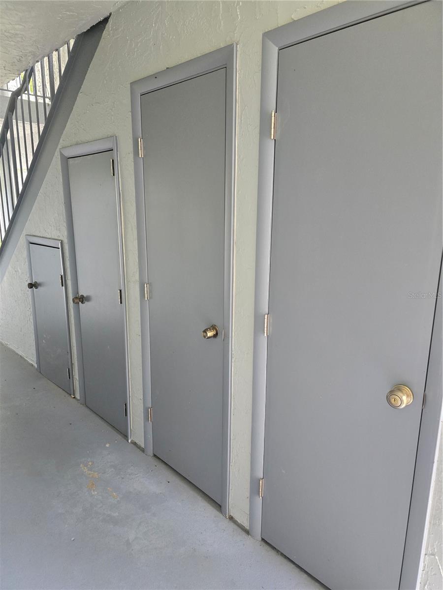 UNIT STORAGE CLOSET