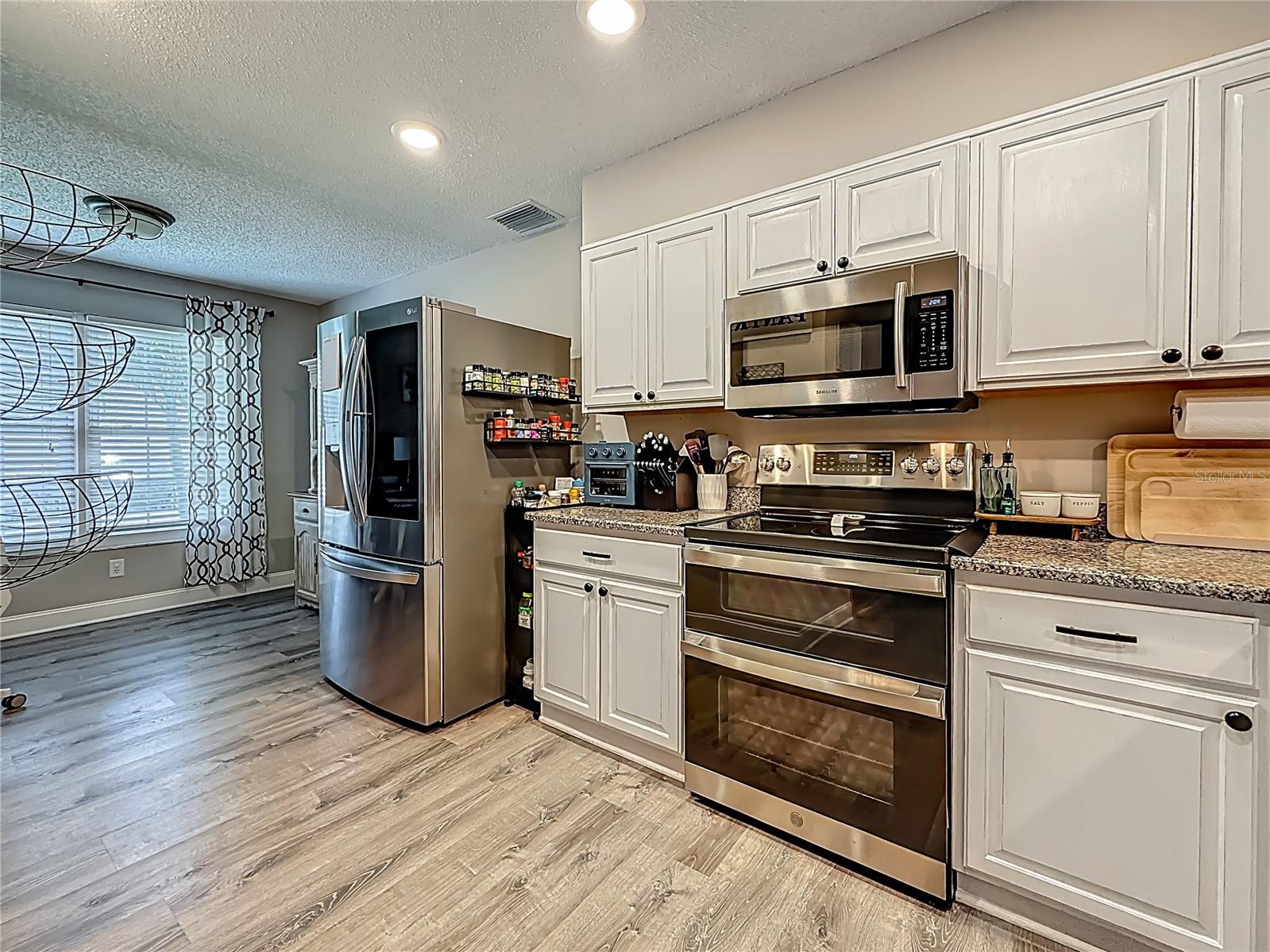 Kitchen - Eating Area