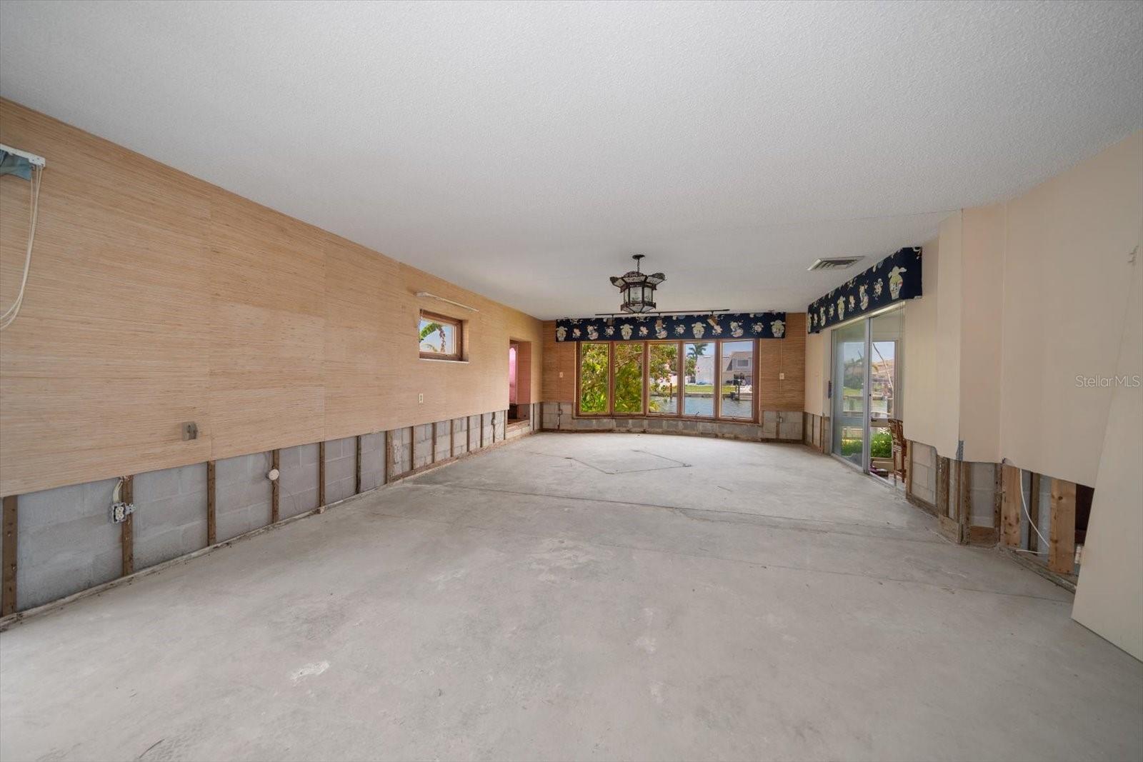 TB8396525