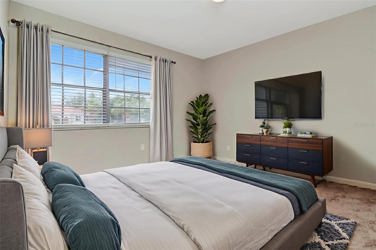 2nd bedroom
