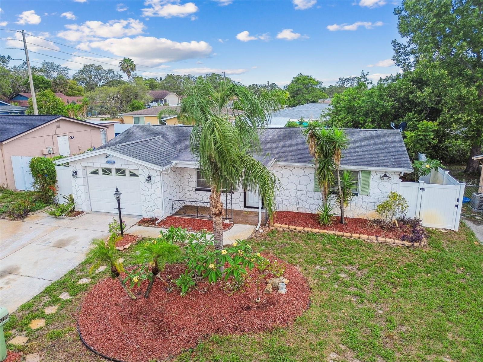 9011 Hunt Club Ln