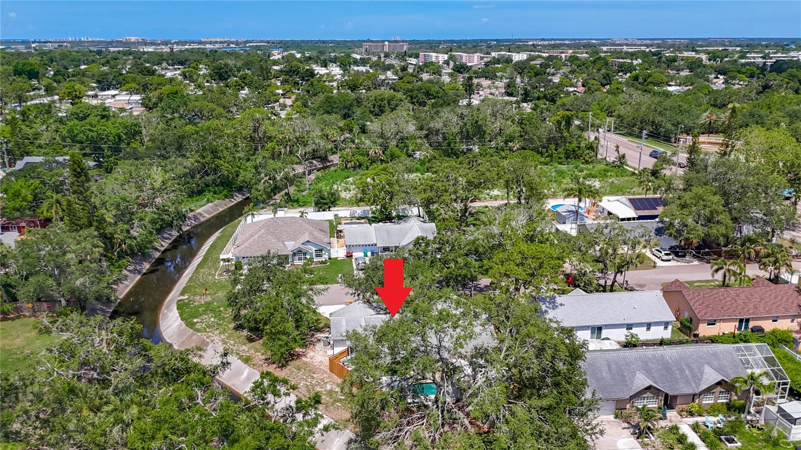 Less than 10 miles to downtown St Petersburg!