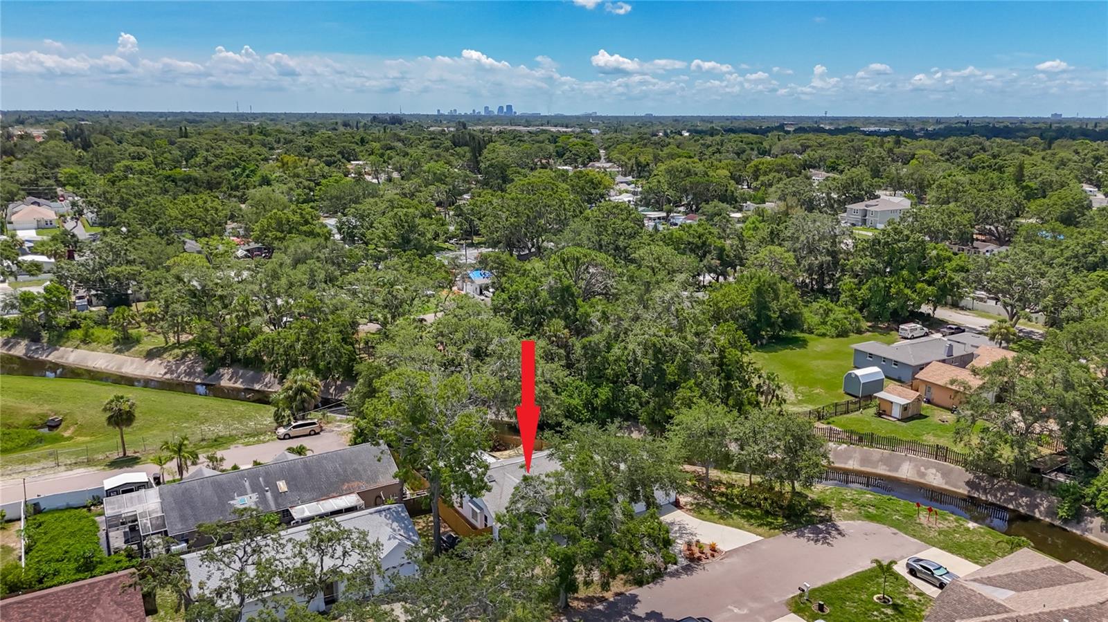 Less than 10 miles to St Pete Clearwater Airport and less than 20 miles to Tampa International Airport.
