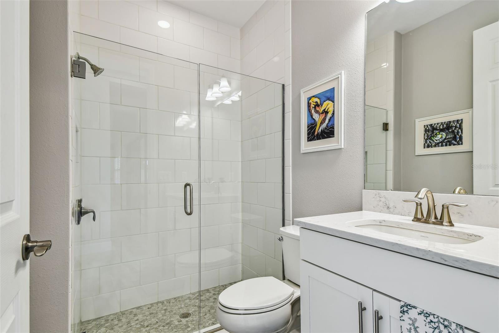 Full bathroom 1st floor