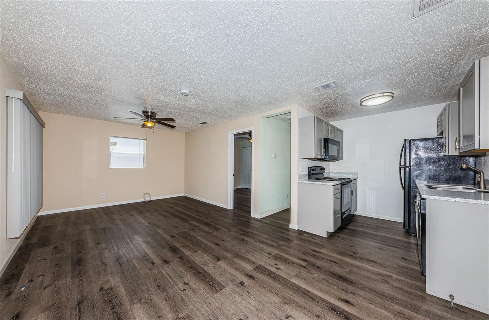 living room/dining