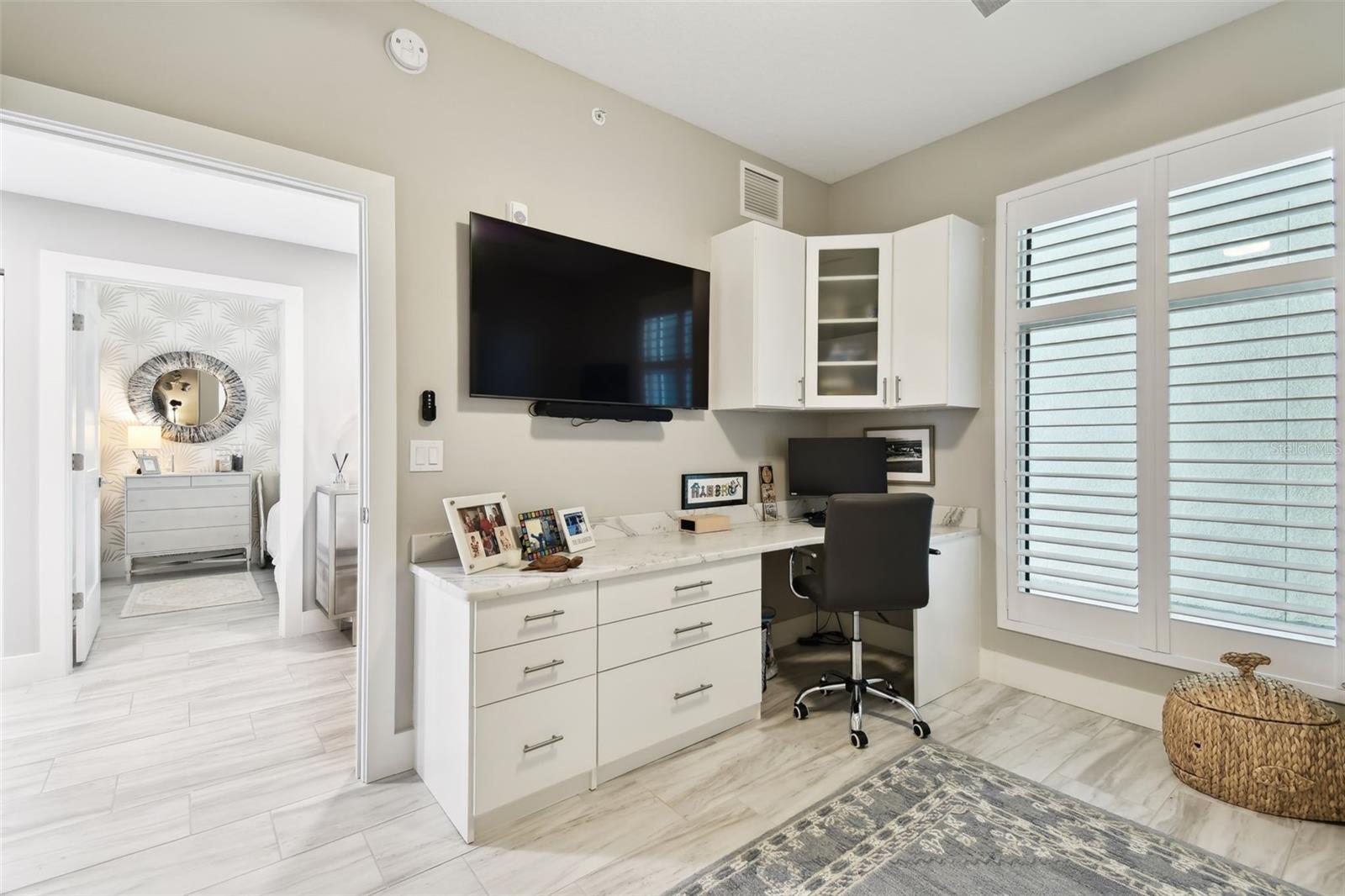 Office w/ Murphy Bed