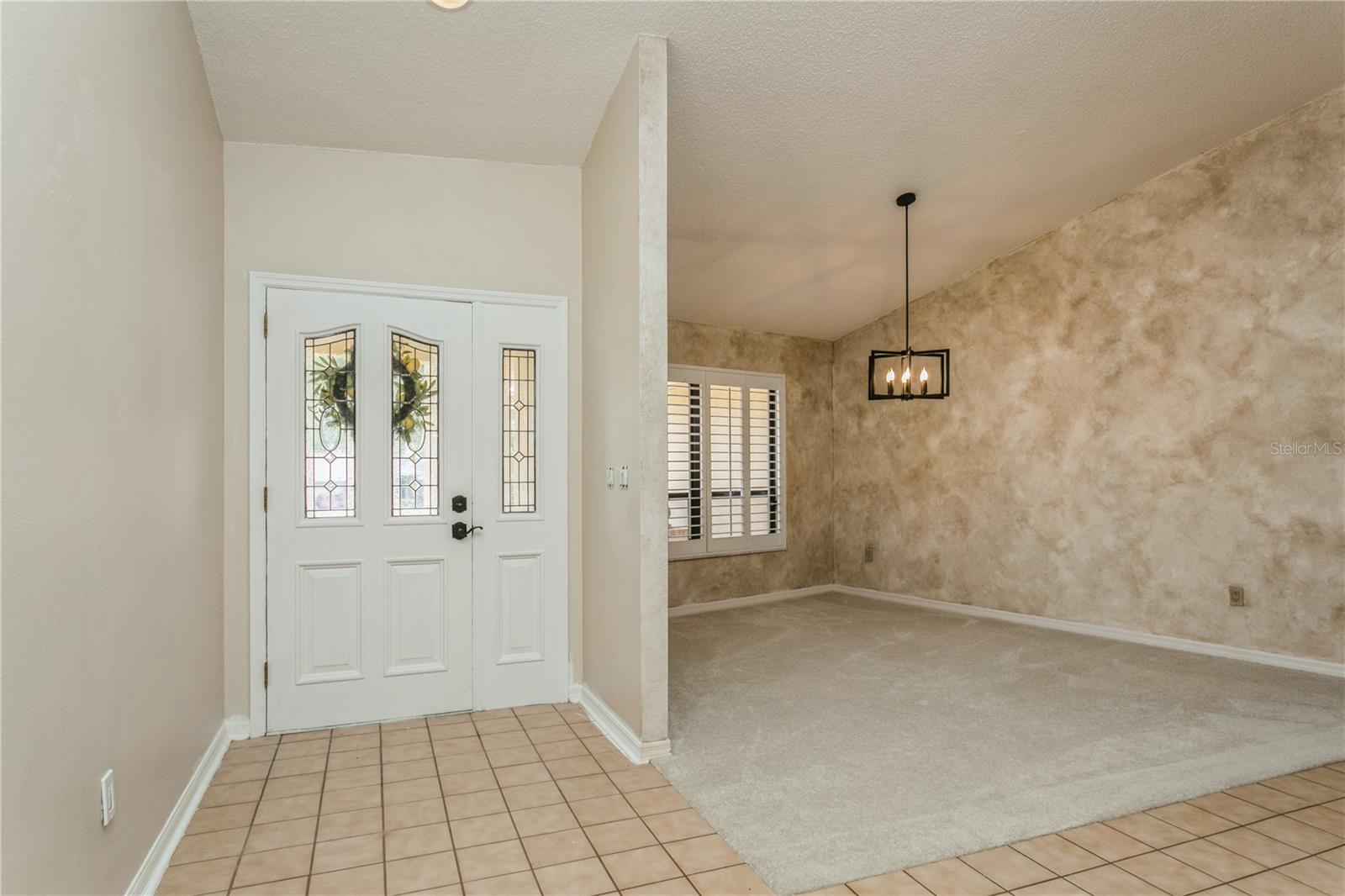 Foyer/Dining Area