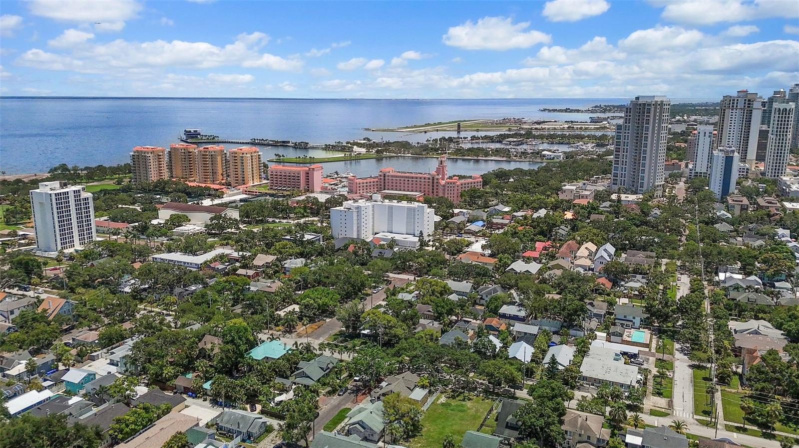 WALKING BLOCKS FROM DOWNTOWN AND THE WATERFRONT!