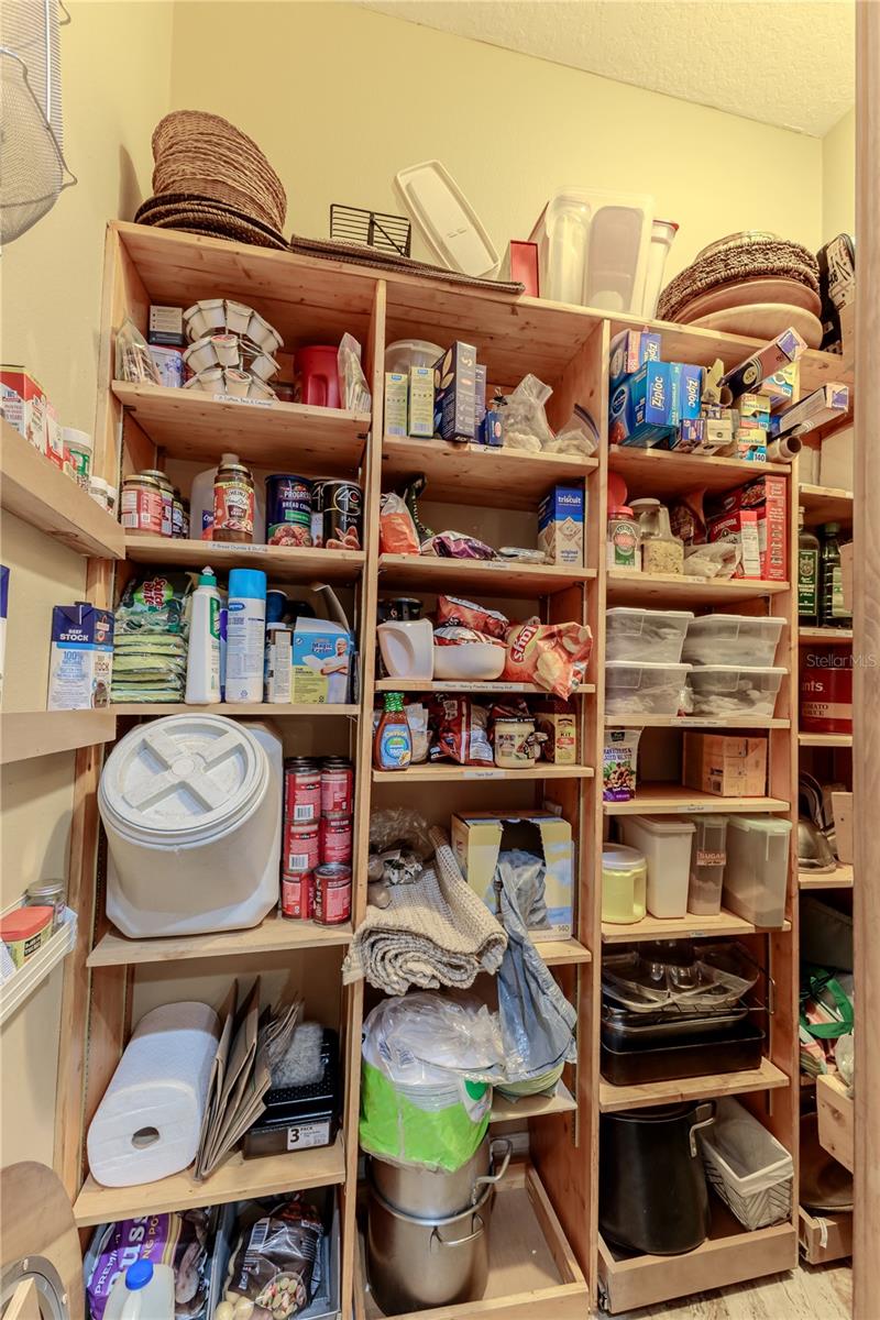 WALK IN PANTRY