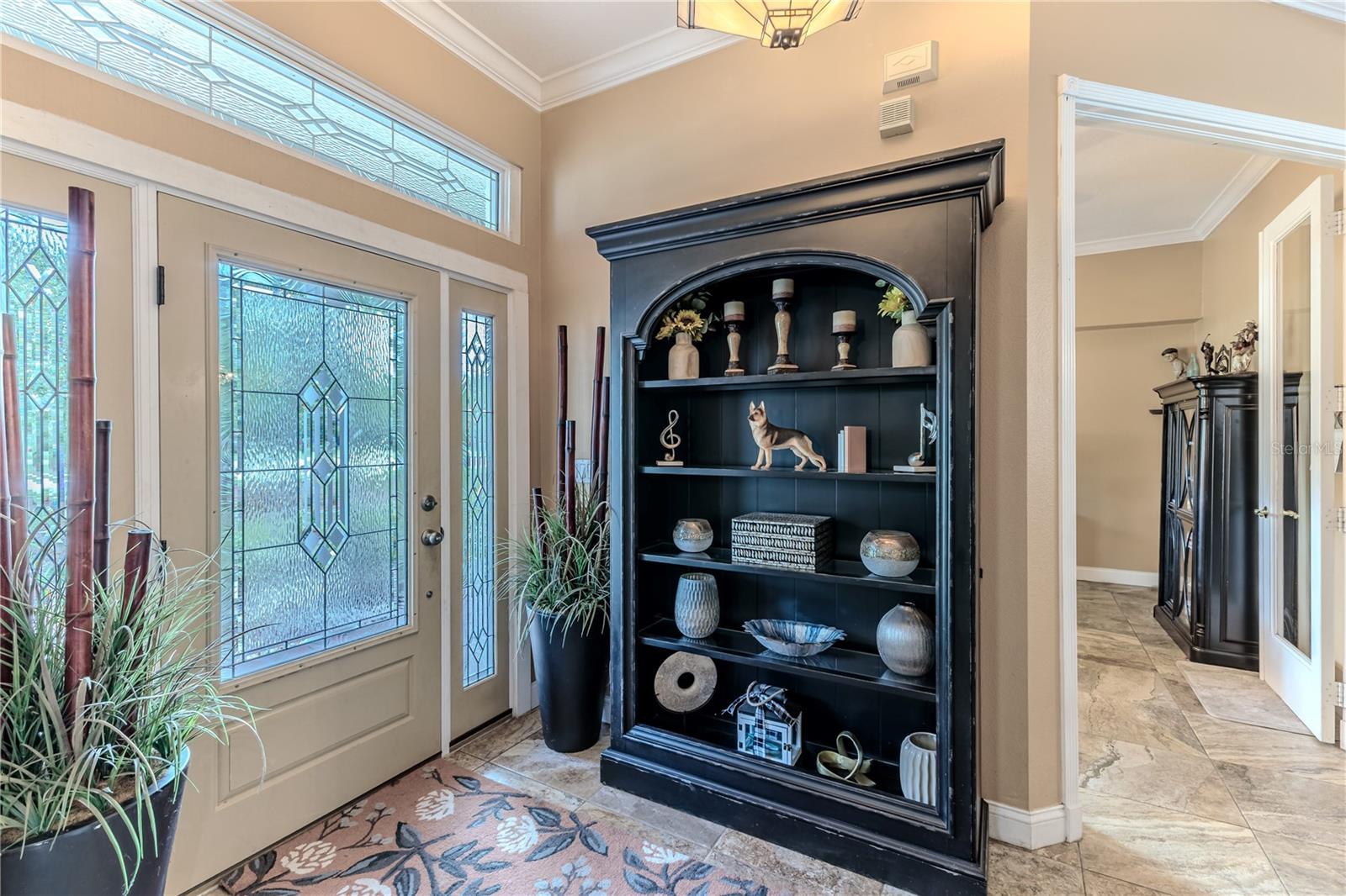 SPACIOUS FOYER