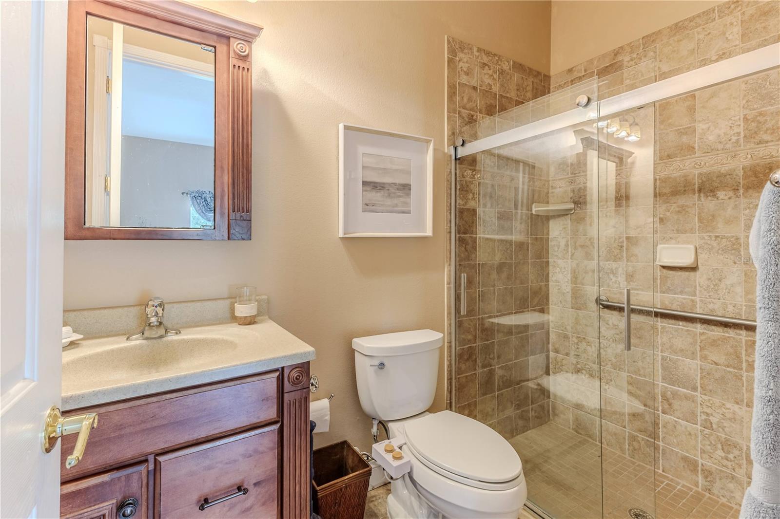 EN SUITE BATHROOM 4