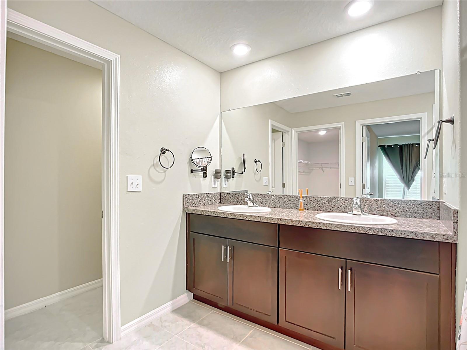 Primary Bedroom - En Suite Bathroom