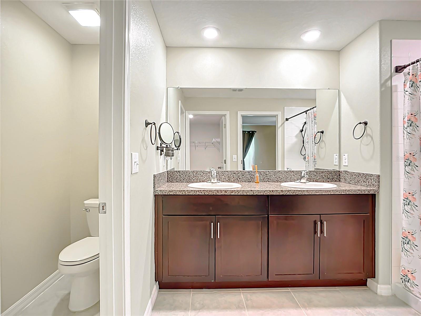 Primary Bedroom - En Suite Bathroom