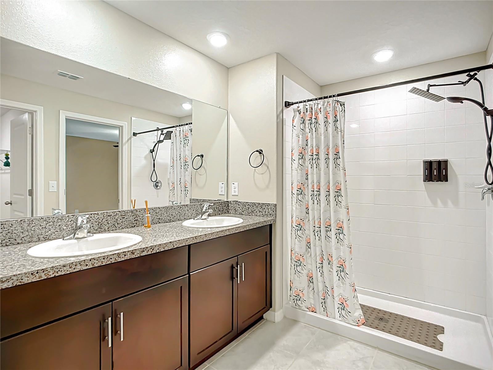 Primary Bedroom - En Suite Bathroom