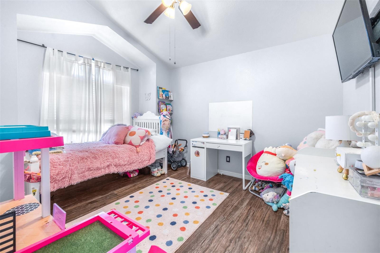 Guest bedroom