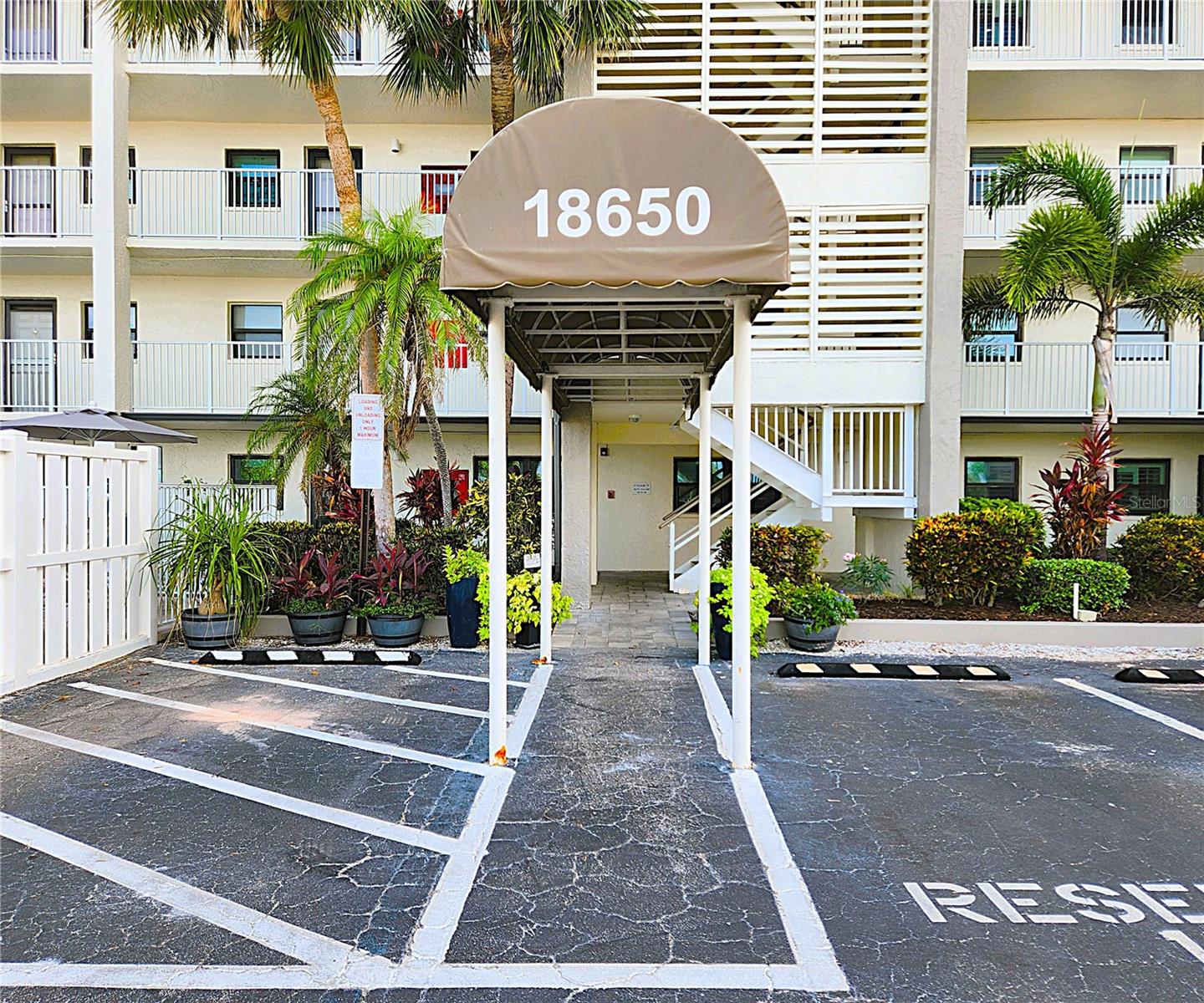 TURNKEY 2BR/2BA END UNIT BEACHFRONT CONDO: 18650 Gulf Blvd #314, Indian Shores, FL 33785-2080, Pinellas County