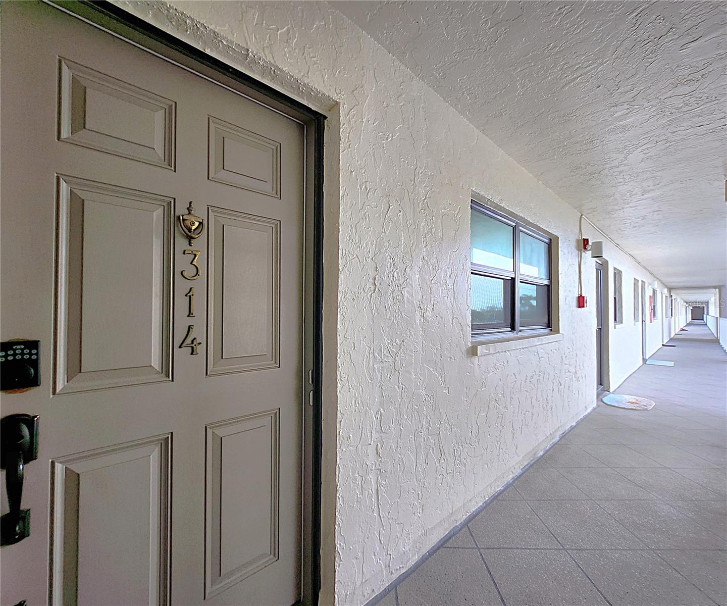 TURNKEY END UNIT BEACHFRONT CONDO: 18650 Gulf Blvd #314, Indian Shores, FL 33785-2080, Pinellas County