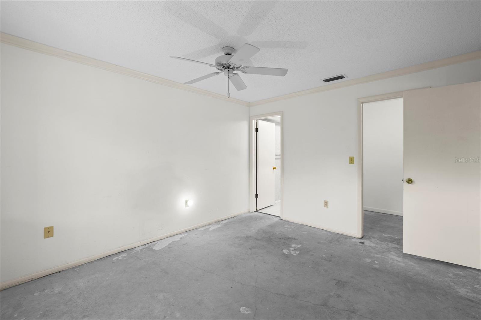 Primary bedroom - another view