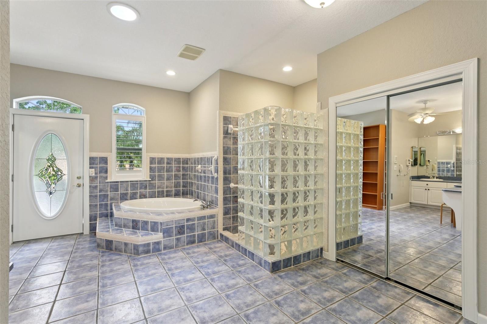 separate tub/shower