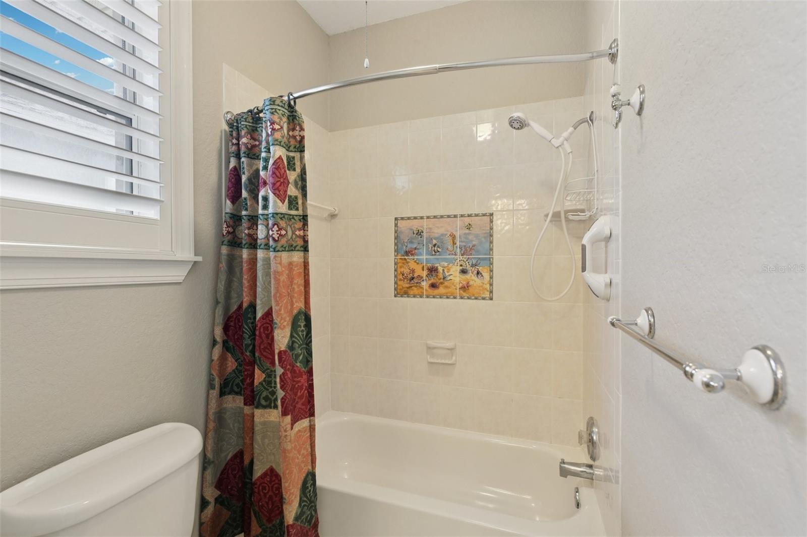 Full bath for bed 2 & 3