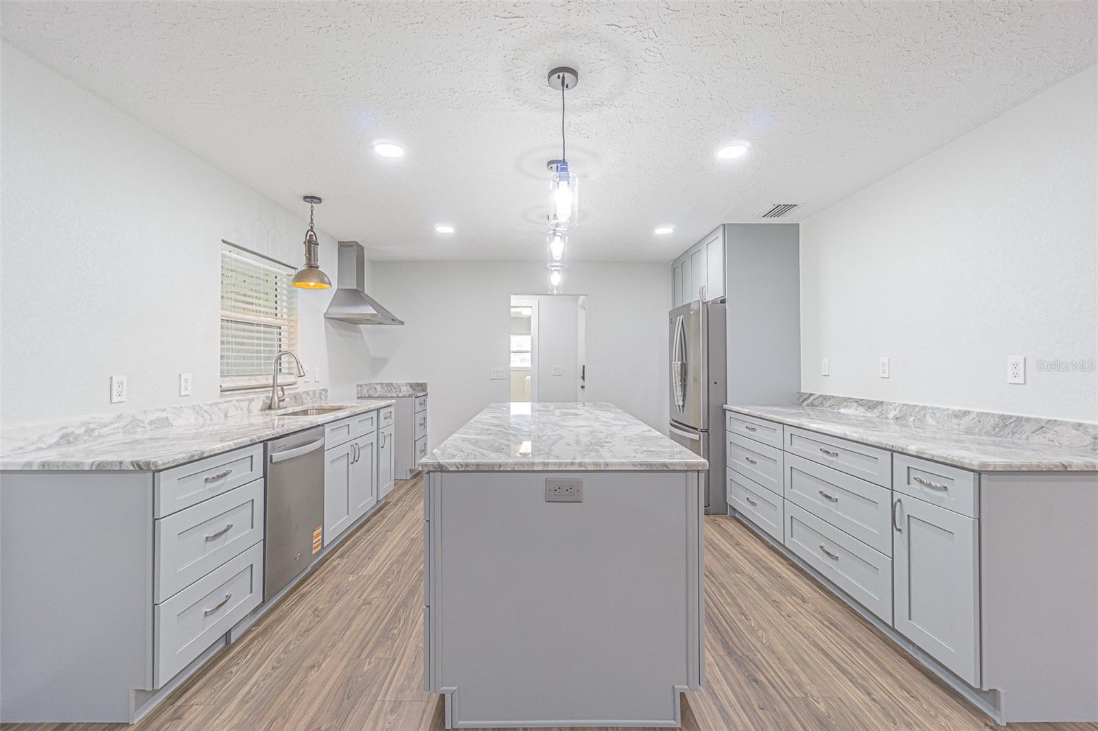 kitchen (from dining room)