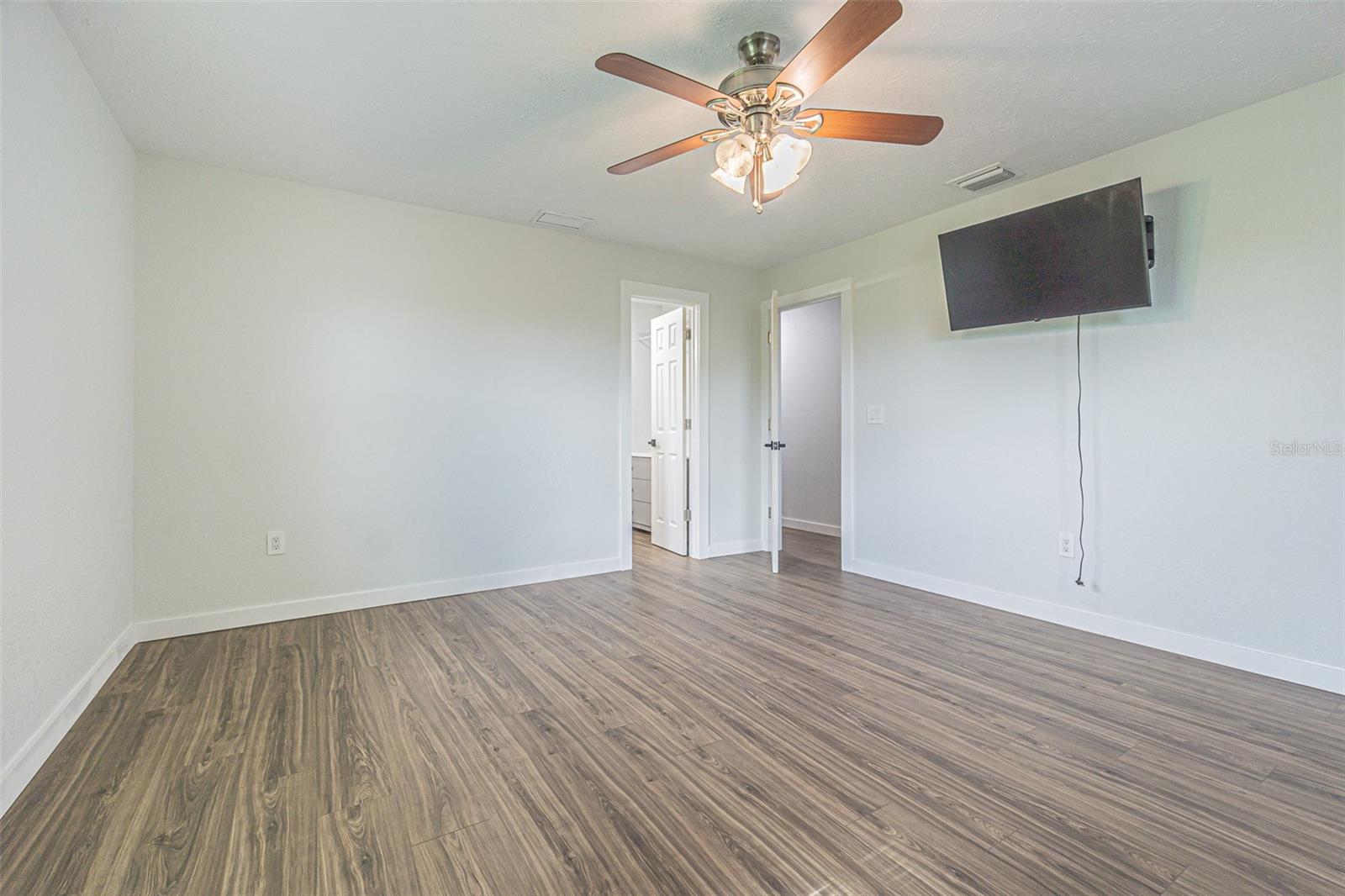 1st master bedroom