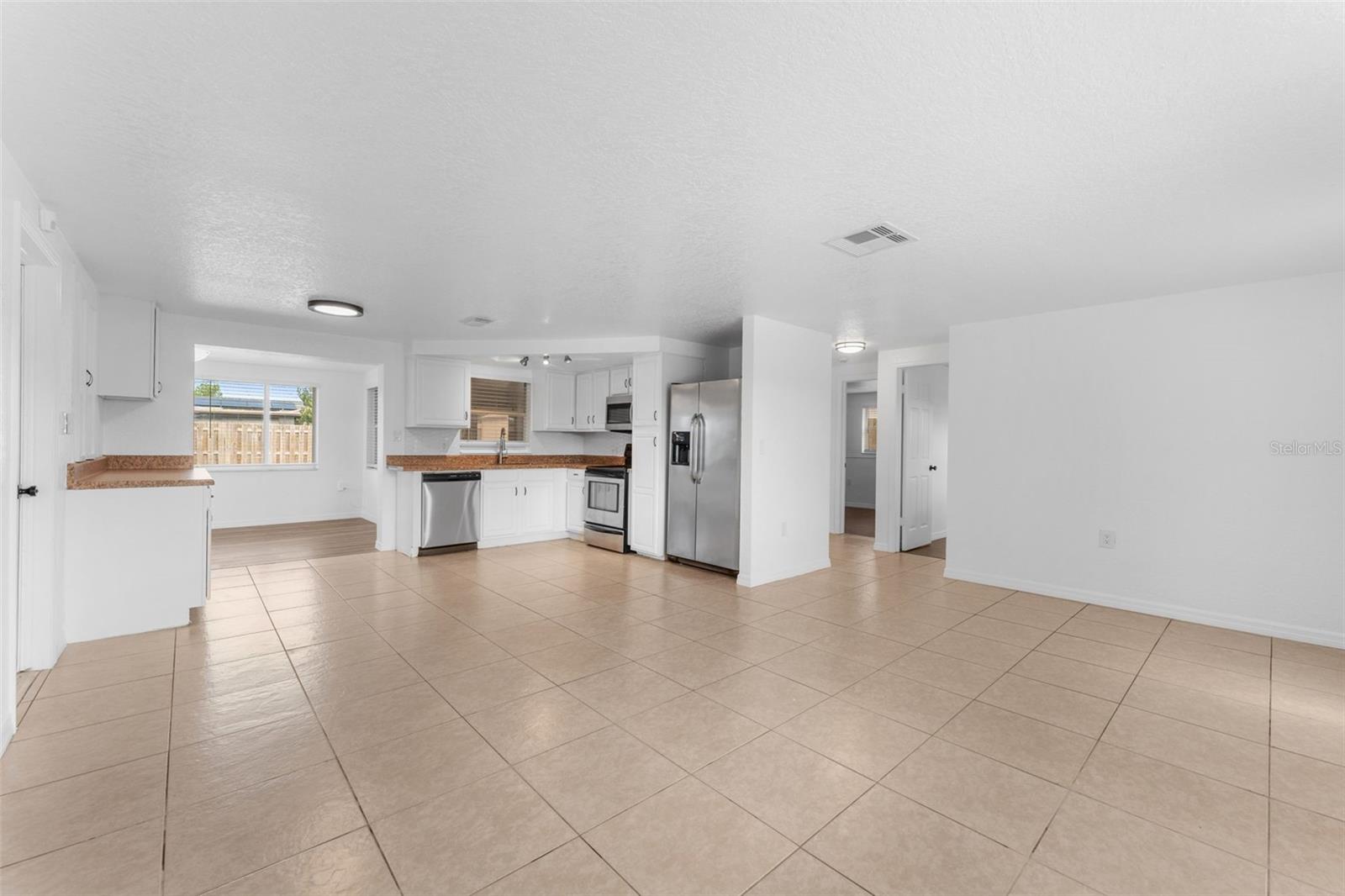 living looking to the kitchen