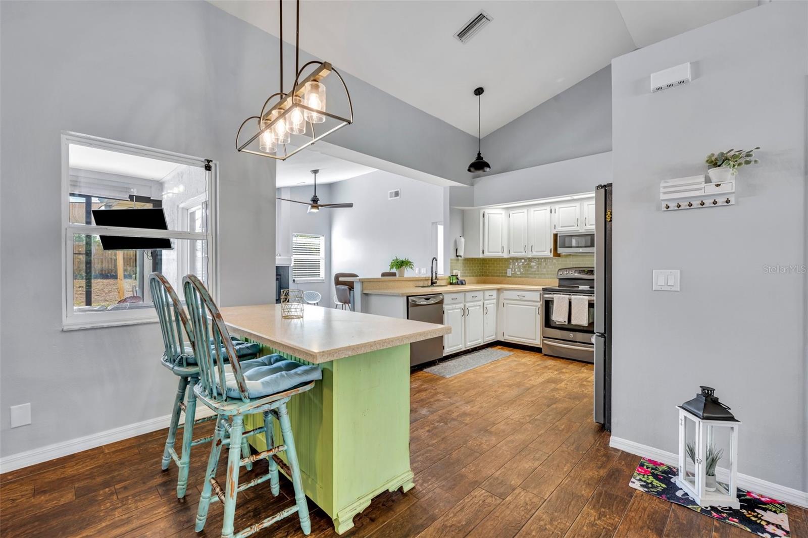 Eat-in Kitchen
