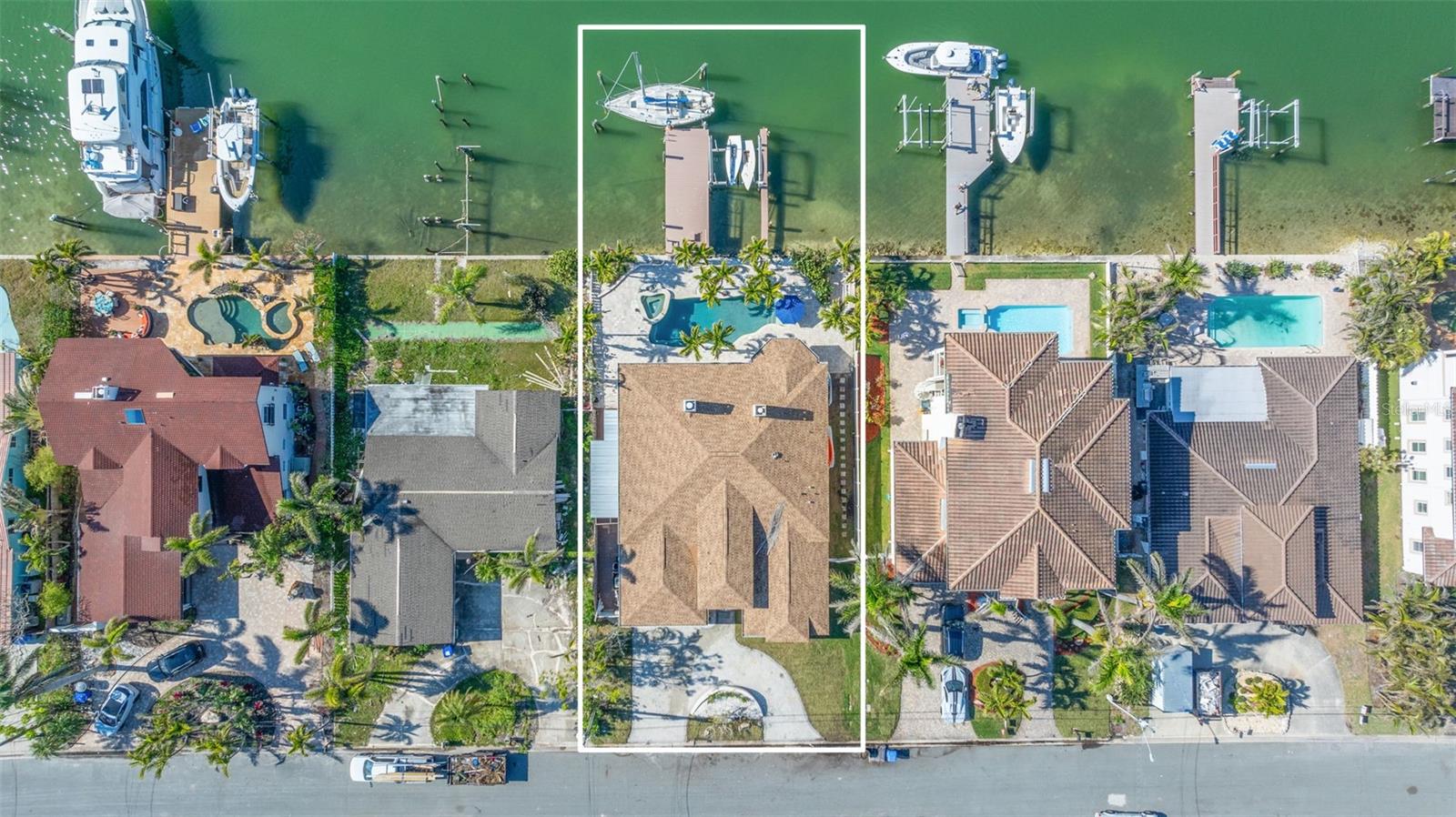 Birds eye view of property